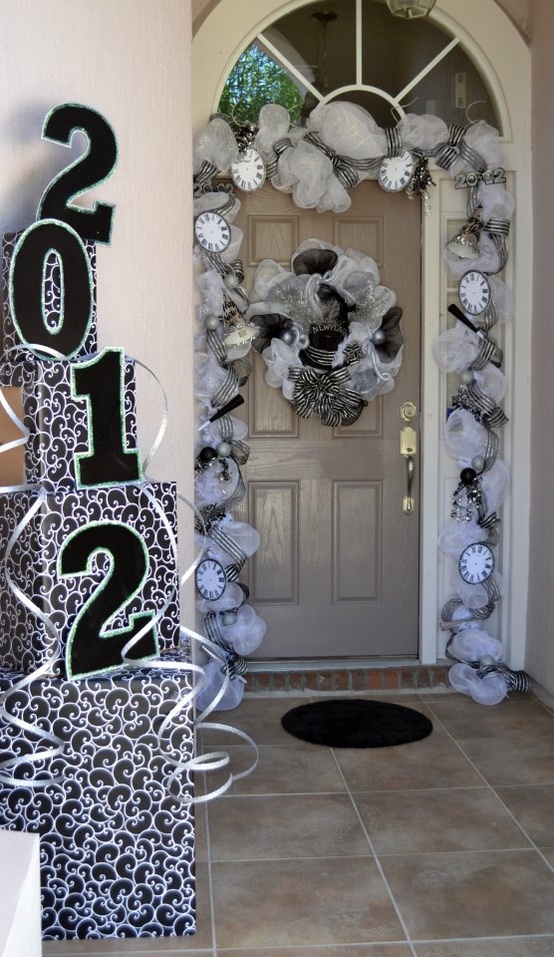 new-years-outdoor-decor new-years-outdoor-decor