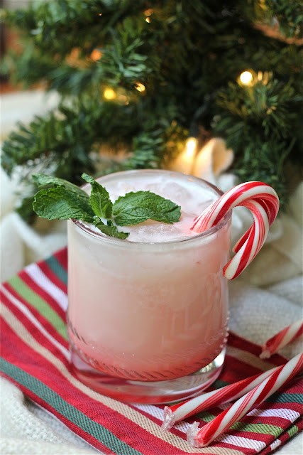 If you are planning a Christmas party you need to have some of these fun Christmas Drinks there! Both alcoholic and non-alcoholic drinks! 