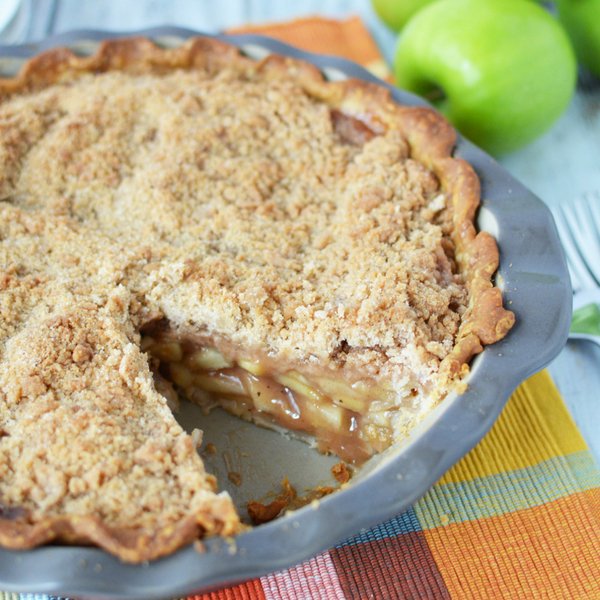 My favorite pie at any family get together is apple pie. Tweaking a few things in this traditional dutch apple pie recipe has now become a growd favorite. #applepie #dessert #dutchapplepie #frugalnavywife | Apple Pie Recipes | Dutch Apple Pies | Dessert Recipes | Pie Recipes | Apple Recipes