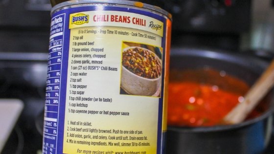 Bushs Beans just made life easier with their BUSHâ€™SÂ® Chili Beans! I share my Easy Meatless Chili you can make in under half an hour! #BUSHSChiliBeans #Ad #frugalnavywife #chillirecipe #chilli #dinner | Dinner Recipe | Chilli Recipe | Meatless Recipe | Meatless Chilli Recipe | Easy Dinner Ideas