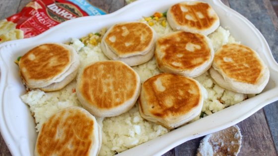 When it comes to making dinner, I have to get a little creative. This easy Chicken Pot Pie Casserole is a go-to meal for a big family. Made with IdahoanÂ® Mashed Potatoes! #frugalnavywife #IdahoanMashed #ad #casseroles #dinnerrecipe | Chicken Pot Pie Recipe | Casserole Recipe | Easy Weeknight Meals | Dinner Recipe