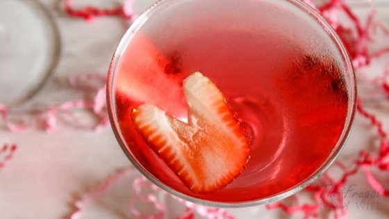 This Love Martini is something we can make year round. The Melting Pot Love Martini Recipe is a great themed drink to add to our at home date as well. #copycaterecipe #martini #lovemartini #meltingpot #frugalnavywife | Melting Pot Recipe | Love Martini | Martini Recipe | Copycat Recipe