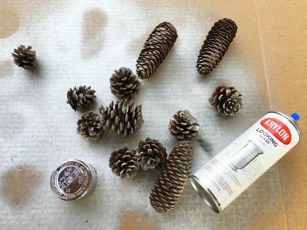 One of my favorite memories of winter and Christmas are making pine cone crafts and making pine cone Christmas decorations, like these DIY glitter pinecones