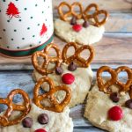 Looking for a super fun and easy Christmas cookie recipe that the kids can help you with? These Rudolph Cookies are easy and yummy and look so darn cute! #rudolph #cookies #christmas #frugalnavywife | Rudolph Cookies | Christmas Cookies | Christmas Baking | Recipes for Kids | Food Art |