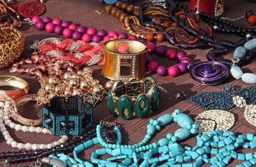 How to Make Money at Flea Markets Jewelry