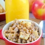 This is my family's favorite way to make oatmeal. This is seriously the best apple cinnamon baked oatmeal recipe I've ever had and it's really easy! #frugalnavywife #oatmealrecipe #applerecipe #fallrecipes #breakfastrecipe #easyrecipe | Fall Recipes | Apple Recipes | Oatmeal Recipe | Breakfast Recipe Ideas | Easy Recipes