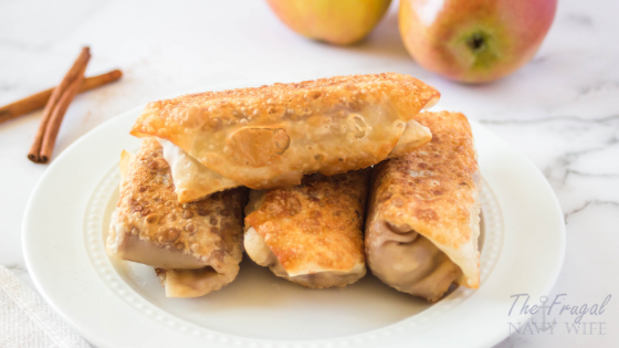 The traditional flavor of apple pie filling wrapped up in a crunchy shell. These apple pie egg rolls are an ideal fall afternoon treat. #applepierecipes #eggrolls #frugalnavywife #fallrecipes #thanksgiving | Thanksgiving Dessert | Fall Desserts | Apple Recipes | Apple Pie Recipes |